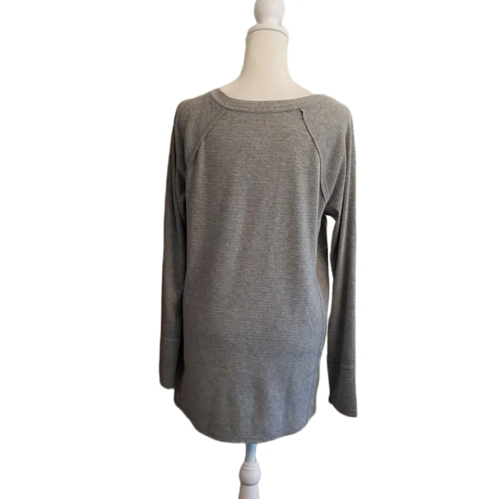NEW Wildfox Haley V Neck Brushed V Neck Top Exposed Seams Gray Size Small